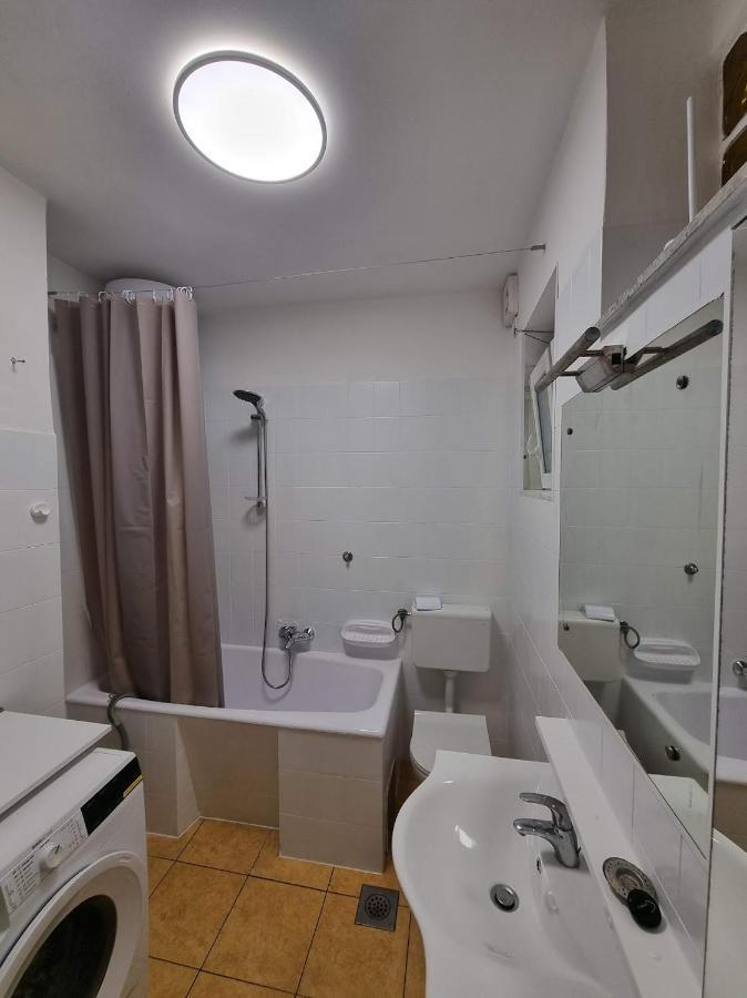 F13 Apartment Pula Luaran gambar