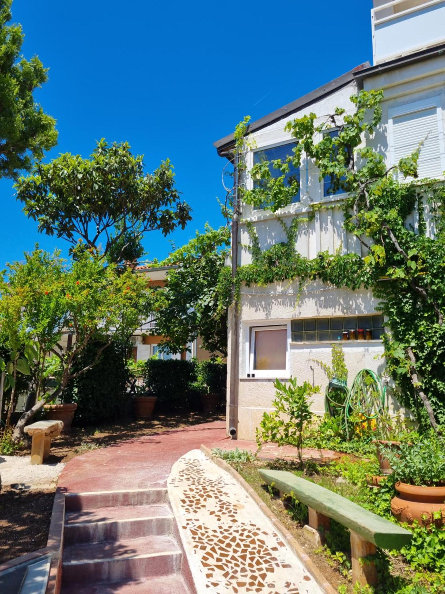 F13 Apartment Pula Luaran gambar